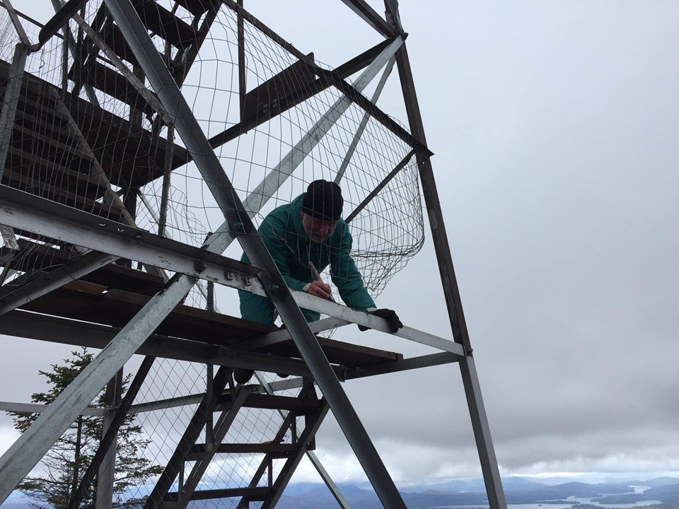 Rich painting landing metal.